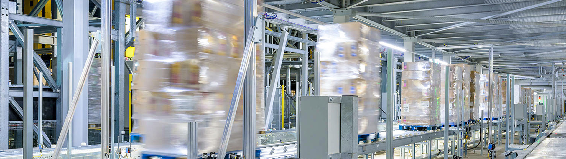 Paletten im Hochregallager